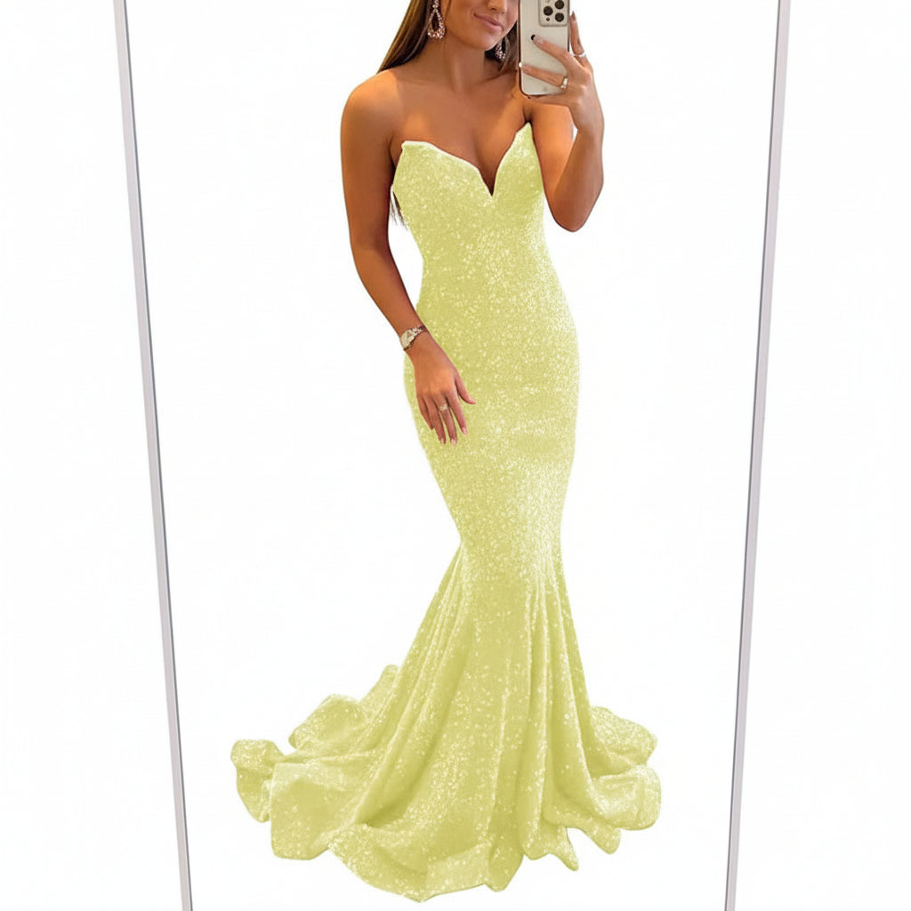 Mujer usando vestido de noche largo con lentejuelas vista frontal