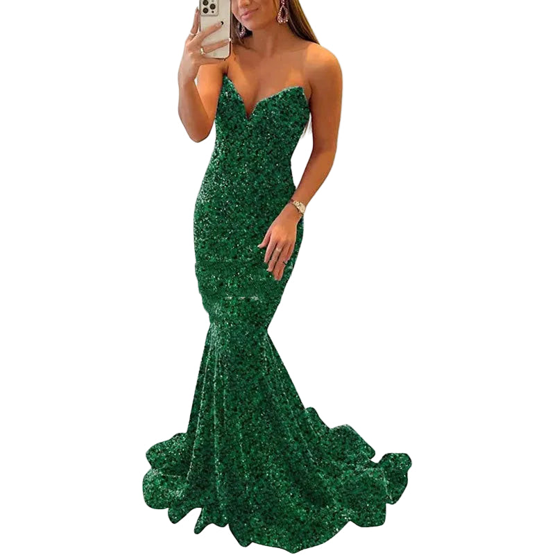 Mujer usando vestido de noche largo con lentejuelas vista frontal