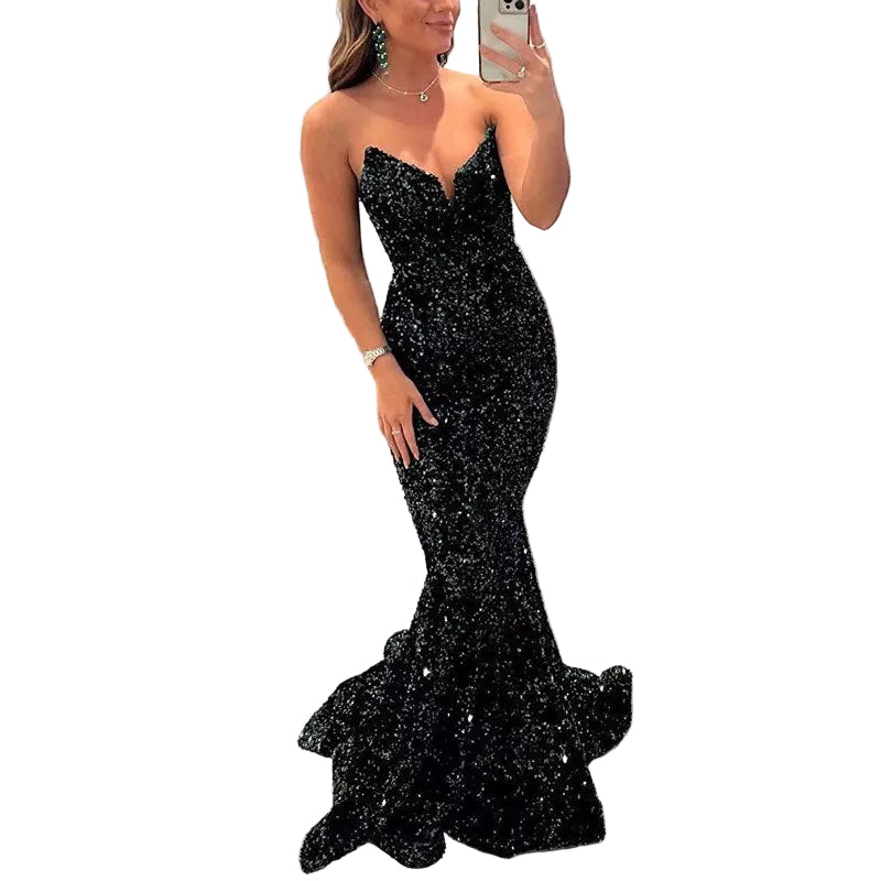 Mujer usando vestido de noche largo con lentejuelas vista frontal